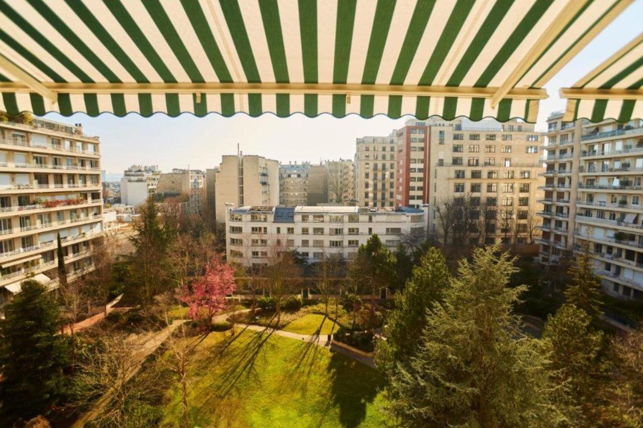 Rare Pearl With A View Of The Eiffel Tower Appartement Parijs